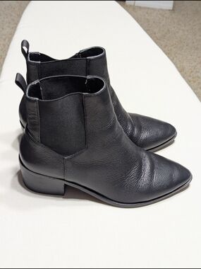 Chinese Laundry Black Leather Ankle Booties
